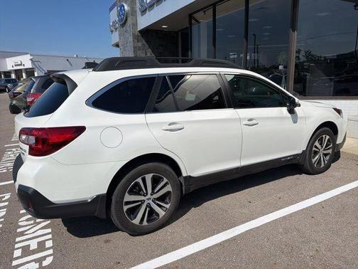 Crystal White Pearl 2018 Subaru Outback 3.6R Limited