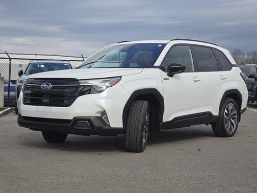Crystal White Pearl 2025 Subaru Forester Hybrid Touring