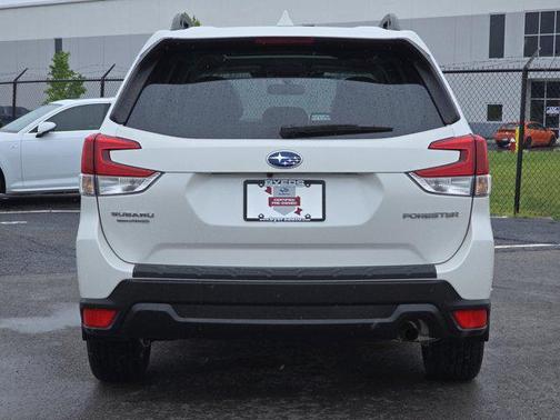 Crystal White Pearl 2023 Subaru Forester Premium