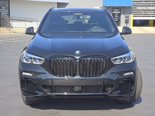 Black Sapphire Metallic 2021 BMW X5 M50i