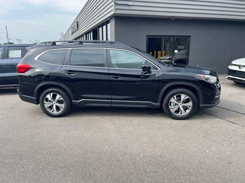 Crystal Black Silica 2022 Subaru Ascent Premium 8-Passenger