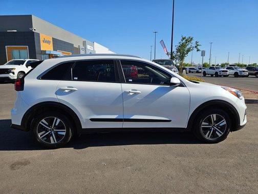 2022 Kia Niro LXS SE