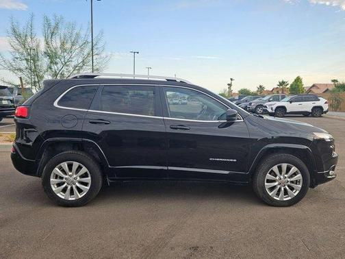 2017 Jeep Cherokee Overland