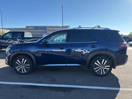 2022 Nissan Pathfinder Platinum