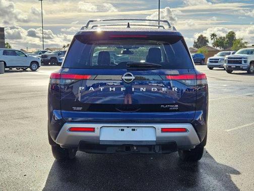 2022 Nissan Pathfinder Platinum