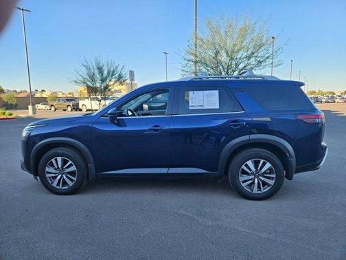 2023 Nissan Pathfinder SL