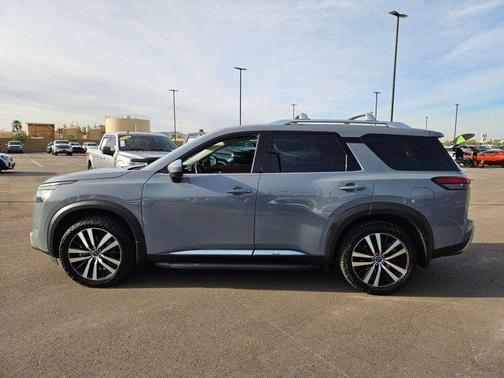2023 Nissan Pathfinder Platinum