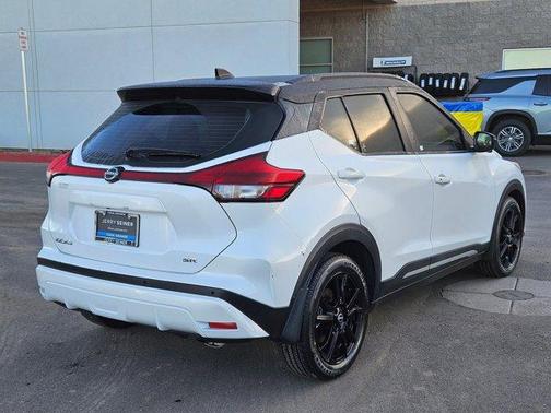 2023 Nissan Kicks SR