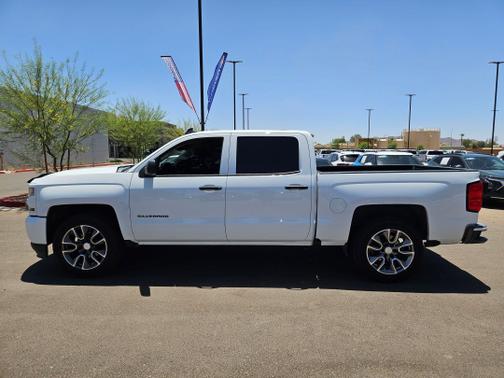 Summit White 2018 Chevrolet Silverado 1500 Custom