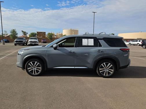 Boulder Gray Pearl 2022 Nissan Pathfinder Platinum 2WD
