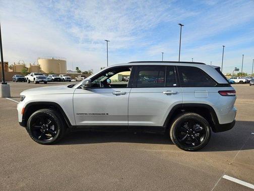 2024 Jeep Grand Cherokee Laredo