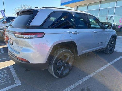 2024 Jeep Grand Cherokee Laredo
