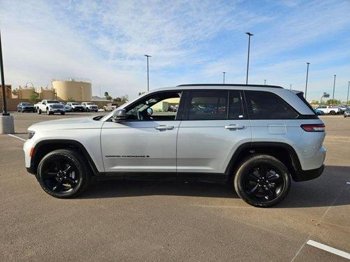 2024 Jeep Grand Cherokee Laredo