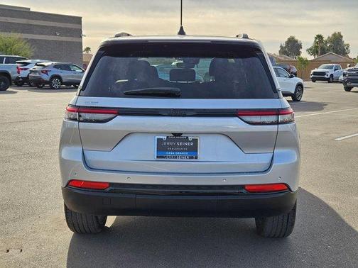 2024 Jeep Grand Cherokee Laredo