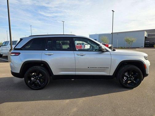 2024 Jeep Grand Cherokee Laredo