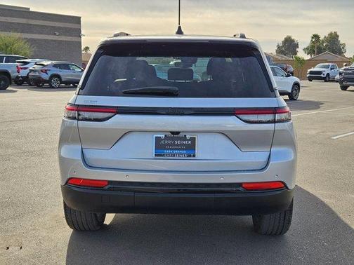 2024 Jeep Grand Cherokee Laredo