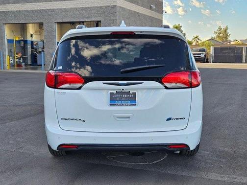 2020 Chrysler Pacifica Hybrid Touring L