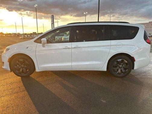 2020 Chrysler Pacifica Hybrid Touring L