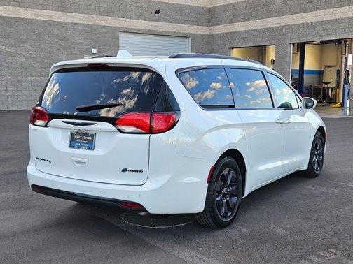 2020 Chrysler Pacifica Hybrid Touring L