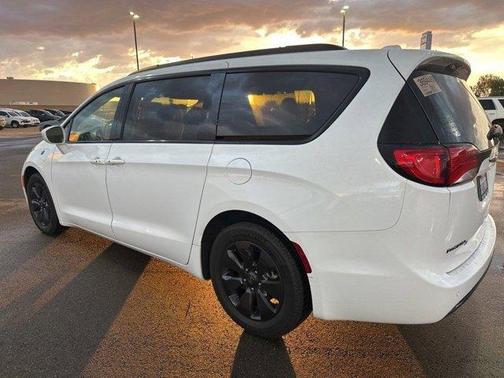 2020 Chrysler Pacifica Hybrid Touring L