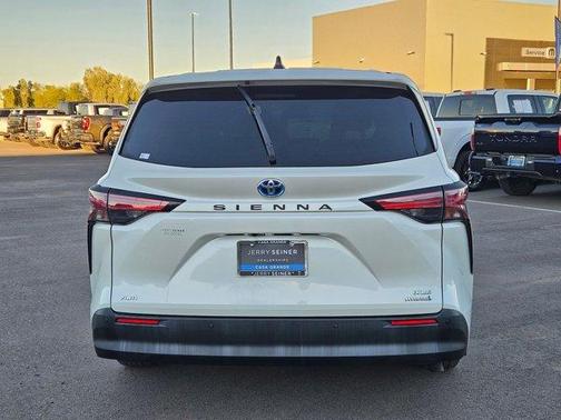 2021 Toyota Sienna XLE