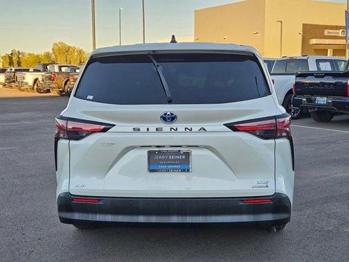 2021 Toyota Sienna XLE