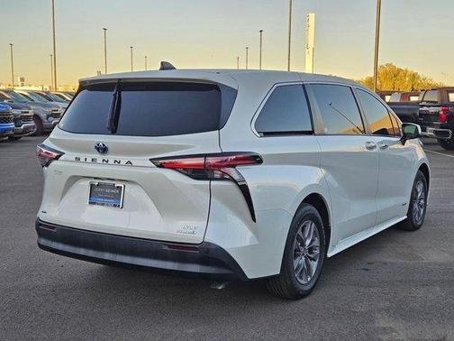 2021 Toyota Sienna XLE