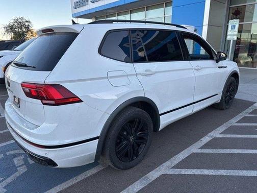 2022 Volkswagen Tiguan 2.0T SE R-Line Black