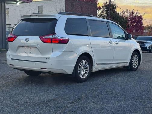 2017 Toyota Sienna XLE Premium