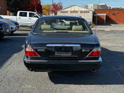 2002 Jaguar XJ8 Vanden Plas