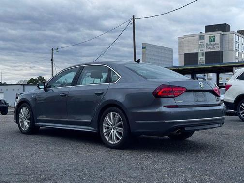 2019 Volkswagen Passat 2.0T SE R-Line