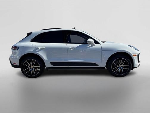 2023 Porsche Macan Base (PDK)