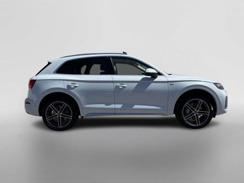 2022 Audi Q5 e 55 S line quattro Premium
