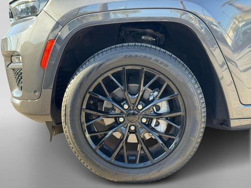 2022 Jeep Grand Cherokee Summit