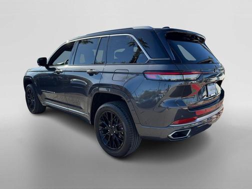 2022 Jeep Grand Cherokee Summit