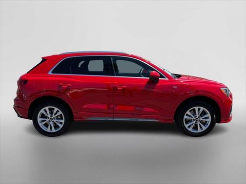 2022 Audi Q3 45 S line Premium