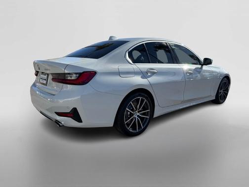 2019 BMW 330 i