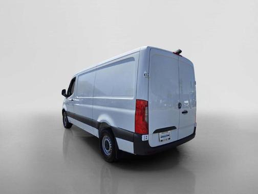 Arctic White 2026 Mercedes-Benz Sprinter 2500 144 WB Standard Roof Crew