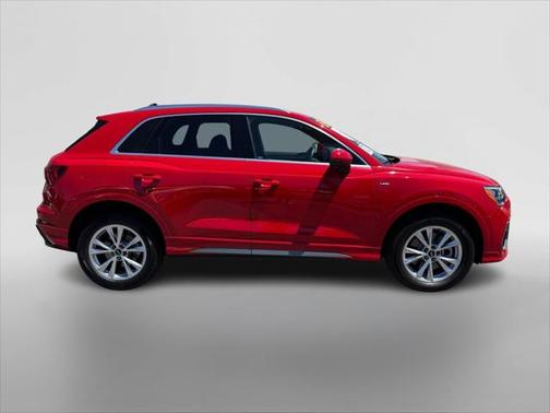 2022 Audi Q3 45 S line Premium