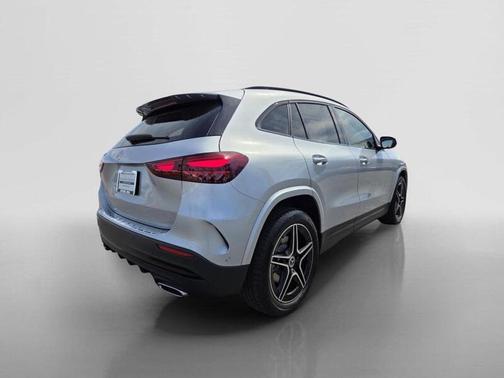 Cirrus Silver Metallic 2026 Mercedes-Benz GLA 250 Base