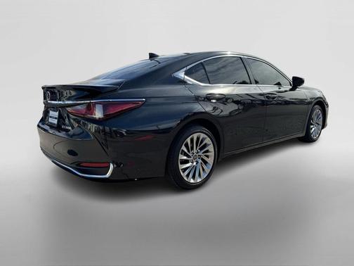 2023 Lexus ES 300h Luxury