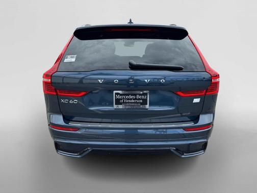 2022 Volvo XC60 Recharge Plug-In Hybrid T8 R-Design Extended Range