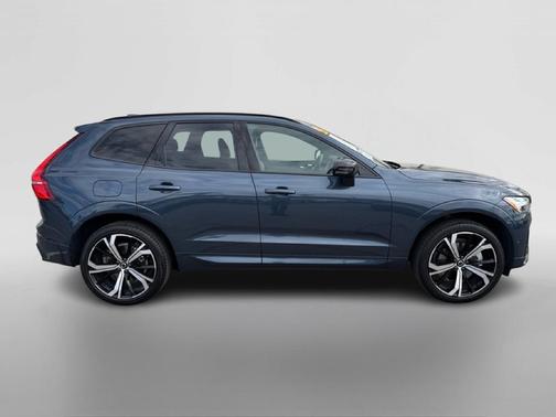 2022 Volvo XC60 Recharge Plug-In Hybrid T8 R-Design Extended Range