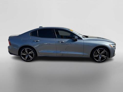 2020 Volvo S60 T5 R-Design