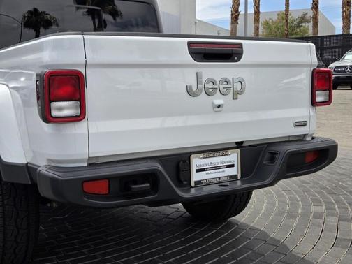 Bright White 2023 Jeep Gladiator Overland