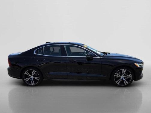 Black 2021 Volvo S60 T5