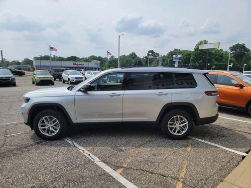 2023 Jeep Grand Cherokee L Laredo