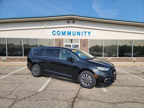 2024 Chrysler Pacifica Hybrid Select