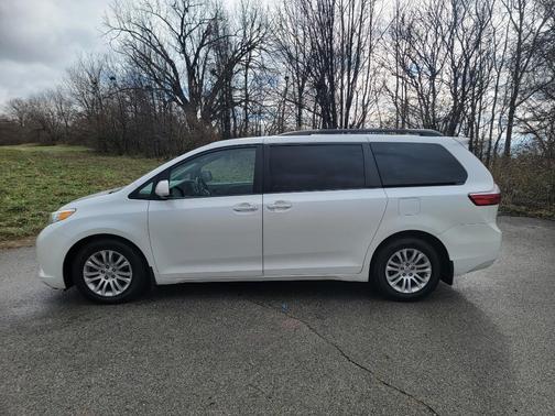 2015 Toyota Sienna XLE