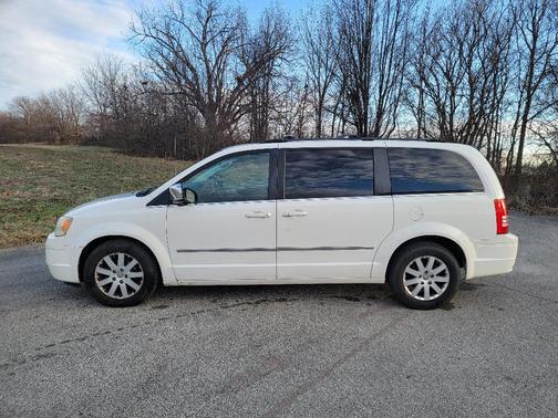 2010 Chrysler Town & Country Touring